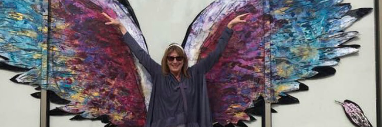 lauralth's profile header